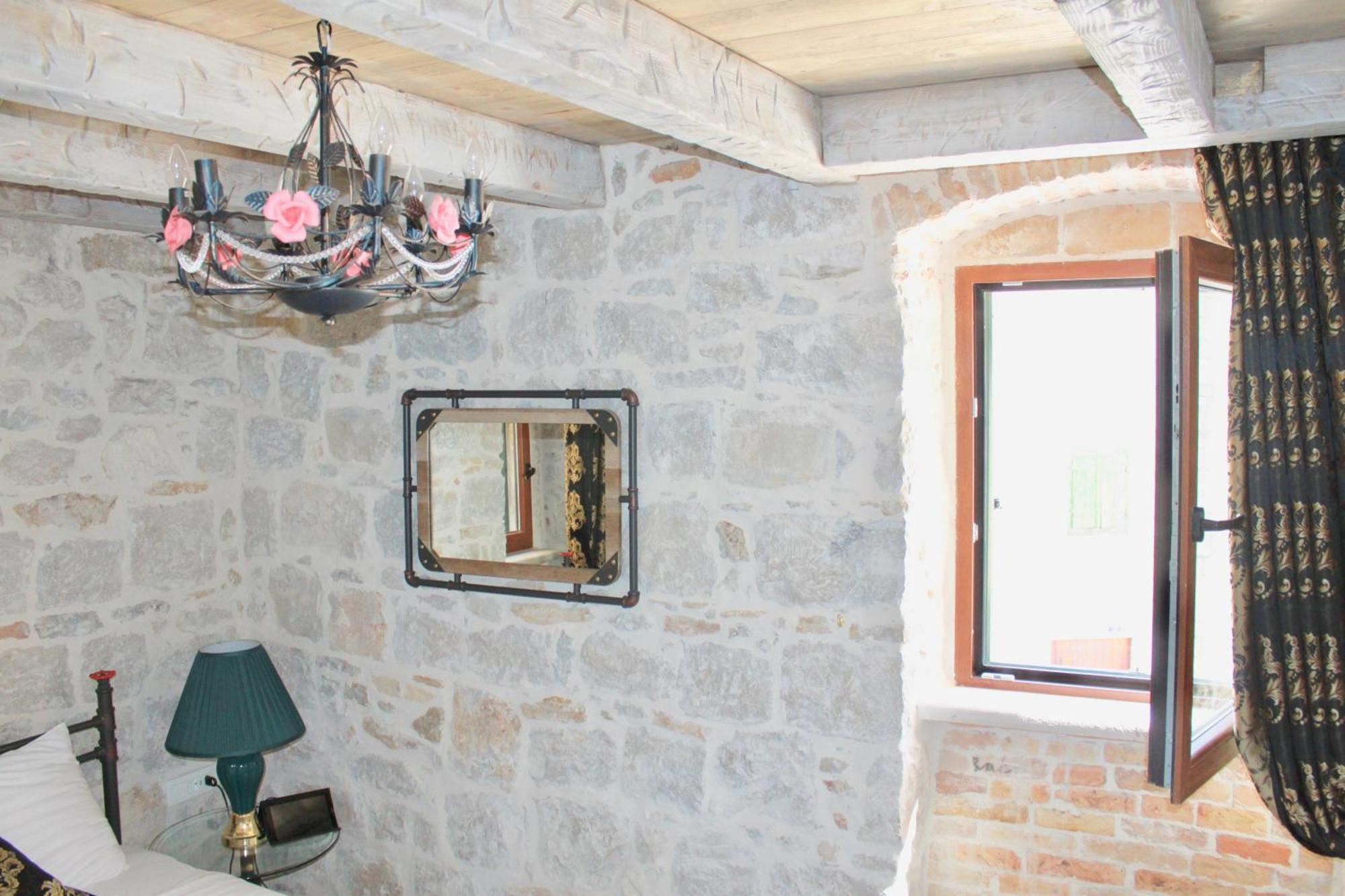 Historic Plaza Varos Split (Adults Only) 部屋 写真